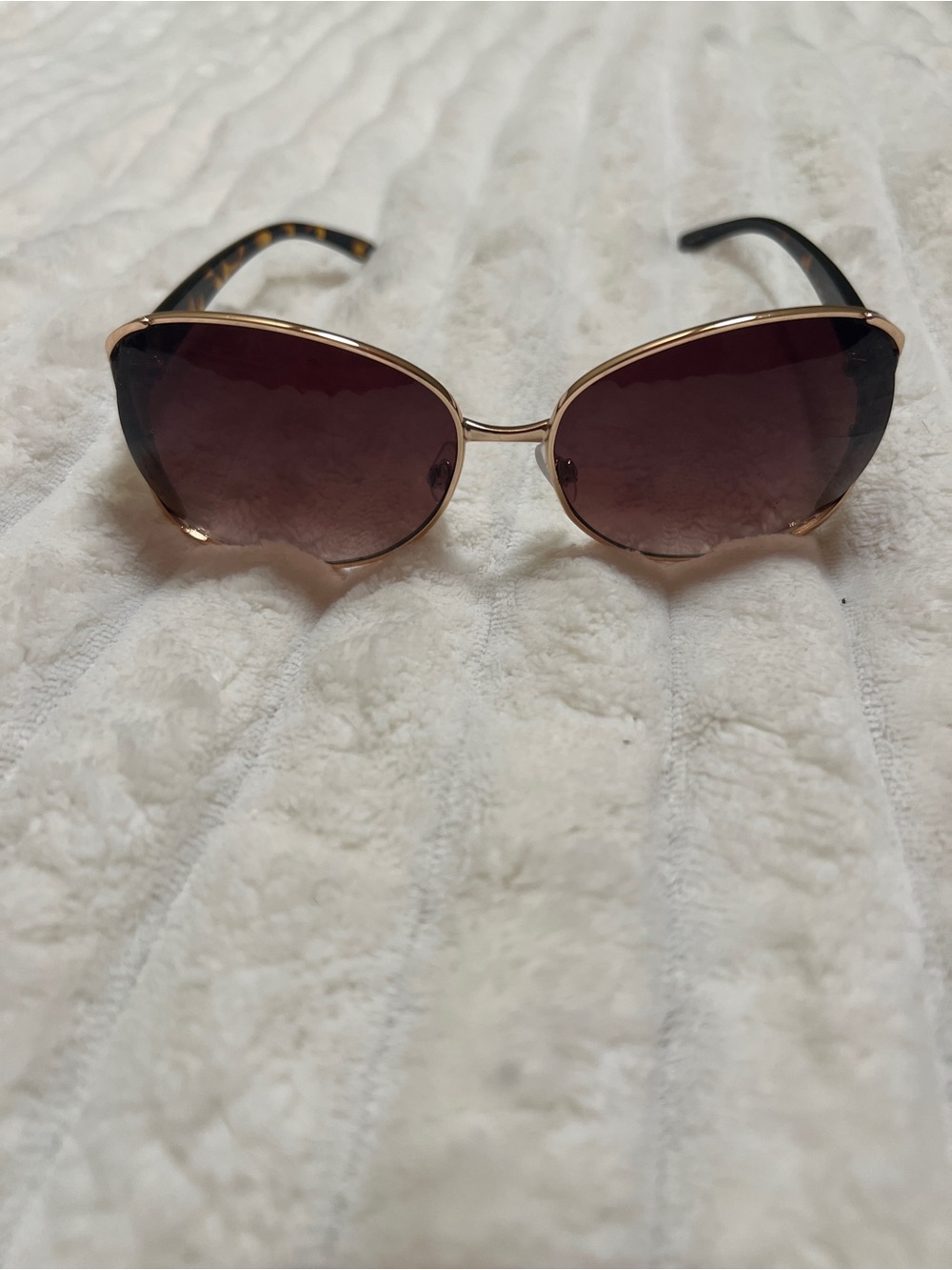 Oscar de la Renta Gold Frame Sunglasses with Brown Lenses